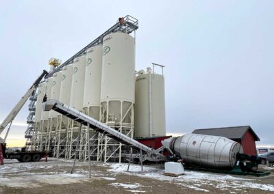 Autobatch blend system under holding tanks