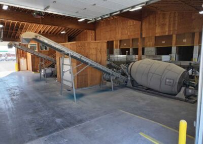 Dual loadout lanes for unloading blended or straight material into multiple trucks or trailers simultaneously.